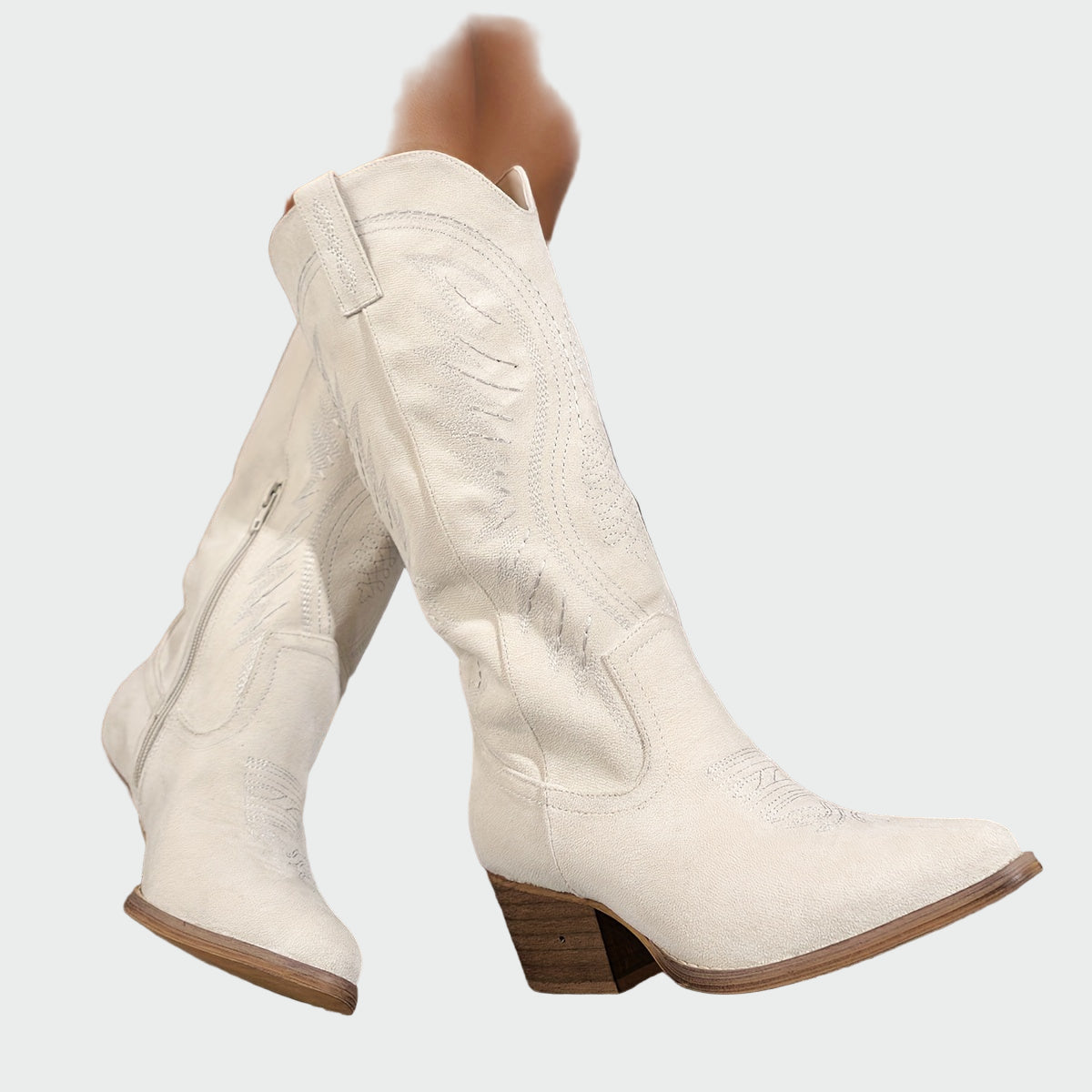 Neža | Gyöngyökkel díszített cowboy csizma elegáns hímzésekkel